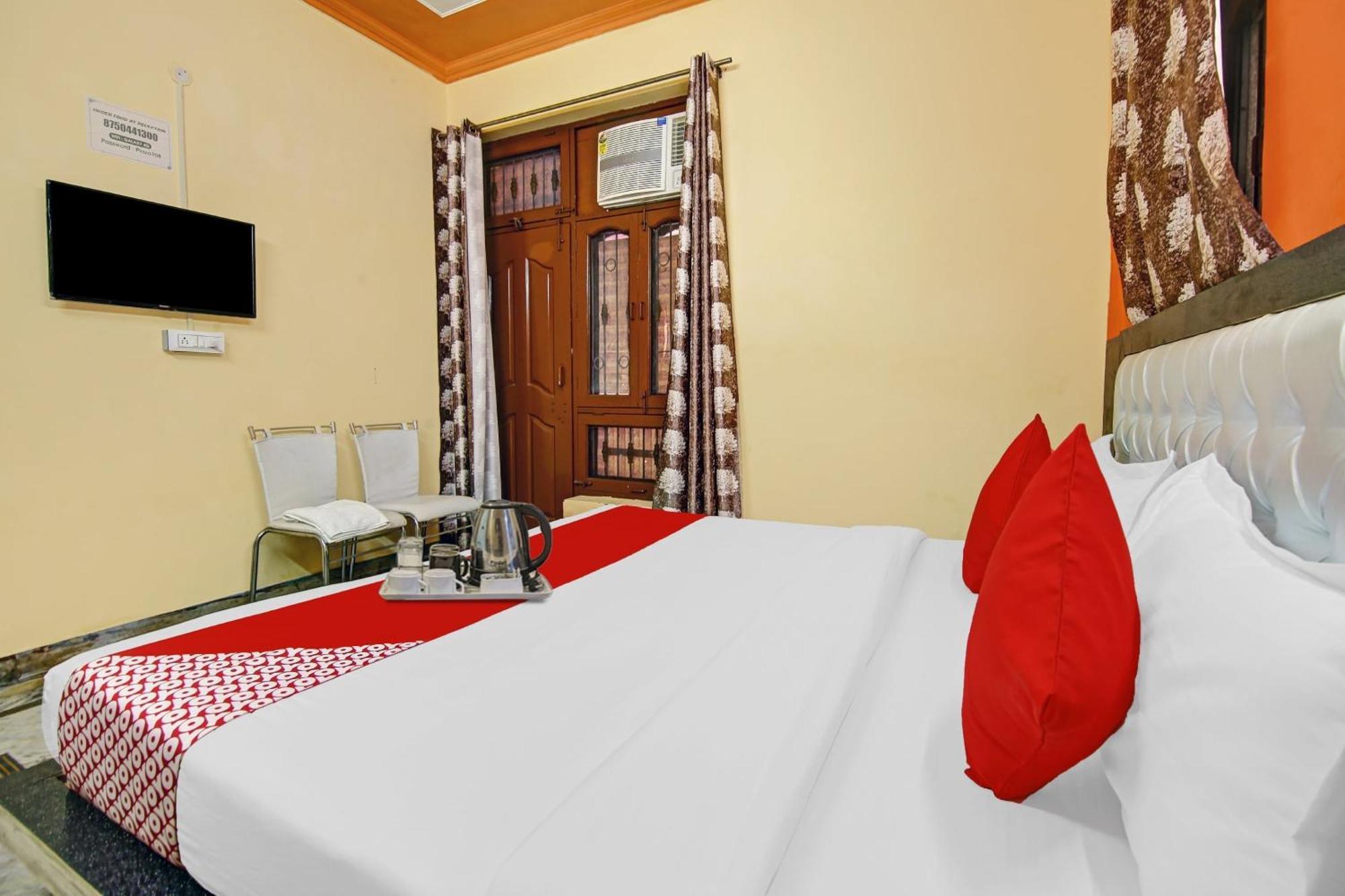 Oyo Galaxy Plaza Hotell Ghaziabad Exteriör bild