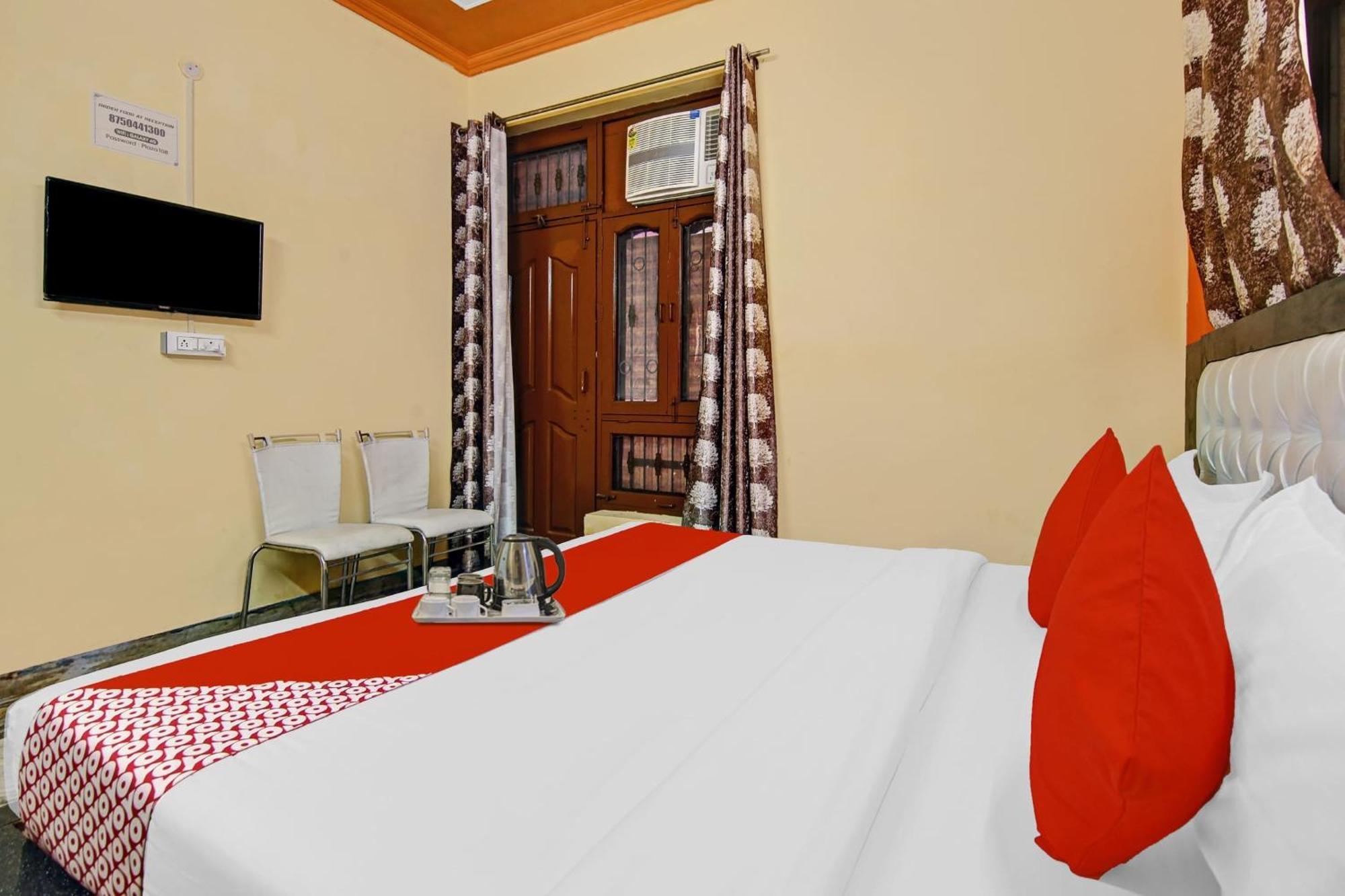 Oyo Galaxy Plaza Hotell Ghaziabad Exteriör bild